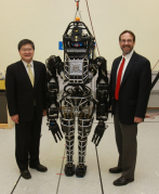 香港大學工程學院高端機械人科技實驗室展示全球最先進的人型機械人「阿特拉斯」。