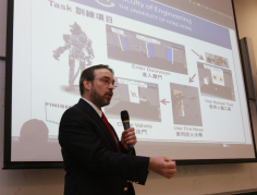 Professor Wyatt Newman, project leader of the HKU Robotics Team and Hung Hing Ying Distinguished Visiting Professorship in Science and Technology, introduces the operation and task training of Atlas.
