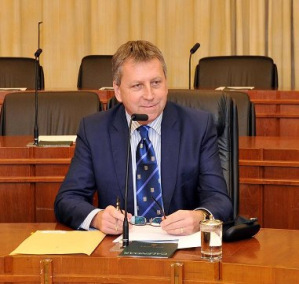 Professor Mathieson chaired a regular Senate meeting in the afternoon.