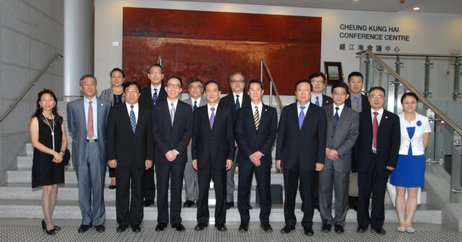 On August 22, 2015, Professor Gabriel M Leung, Dean of Li Ka Shing Faculty of Medicine, HKU and members of the deanery welcomed the delegation led by Professor Han Qide, Vice-Chairman of the National Committee of the Chinese People’s Political Consultative Conference.  