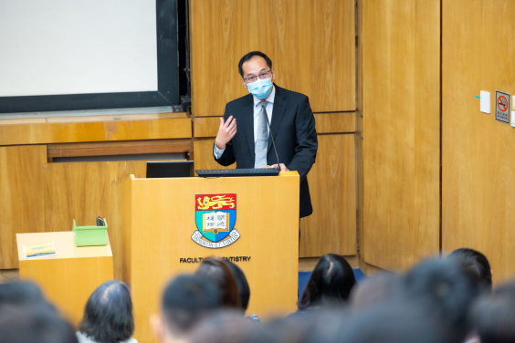 Dr Kelvin K.W. To, Head, Department of Microbiology, Li Ka Shing Faculty of Medicine delivers his speech
 