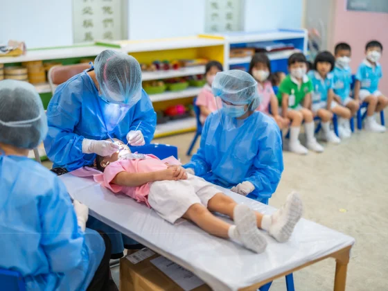 香港大學牙醫學院，應用口腔科學及社區牙科護理