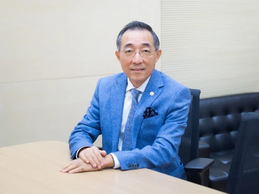 香港大學牙醫學院院長，金力堅教授
