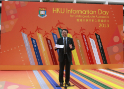 香港大學本科入學資訊日開幕禮，港大校長徐立之教授期待資訊日能讓大家更了解港大的校園生活。