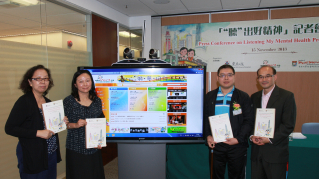 (From right) Department of Social Work and Social Administration Associate Professor Dr Samson Tse who conducted the research, recovered patient Mr. Wilson C. L. Wong, TWGHs Wong Chuk Hang Complex Senior Supervisor Ms Eppie Wan and carer Mrs Yuen share their views on the effectiveness of “Radio I Care”.