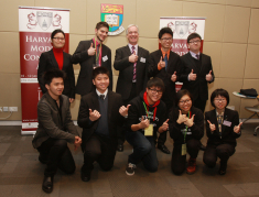 Director of Undergraduate Admissions and International Student Exchange Professor John Spinks, President of HMCA 2014 and Harvard Student Adam P. Ziemba, participating HKU students and high school students from various countries meet the press.
