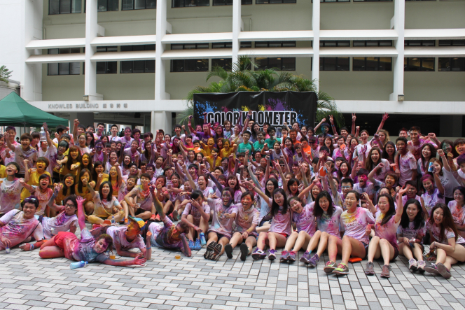 三百多名港大學生參與香港首個色彩繽紛的慈善義跑「多彩里程」