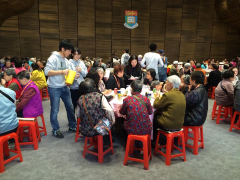 3.  Basin meals with 300 elderly citizens from Kwun Lung Lau in the College