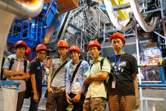 Part of the Hong Kong team in front of the ATLAS detector. From right to left: Professor Chu Ming-chung, Research Assistant Chan Yat-long, MPhil student Tsui Ka-ming, undergraduate students Chow Yun-sang, Tam Pok-ho, Dung On-yu, and PhD student Haonan Lu.