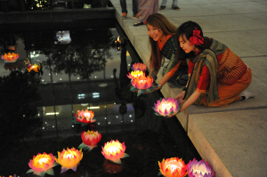 泰國水燈節燃亮香港大學百周年校園
