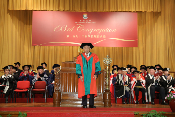 香港大學頒授名譽博士予胡鴻烈博士
