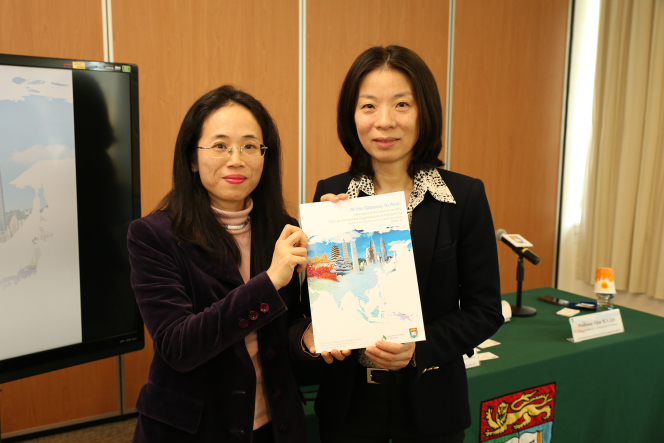 (Form left) Dr. Rikkie Yeung (Project Manager, Centre for Civil Society and Governance), Professor Eliza Lee (Director of the HKU Centre for Civil Society and Governance).