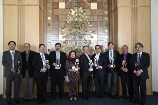 Professor Zhao and other Laureates.