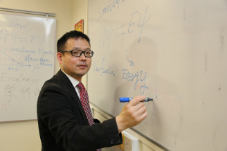 香港大學理學院化學系系主任陳冠華教授