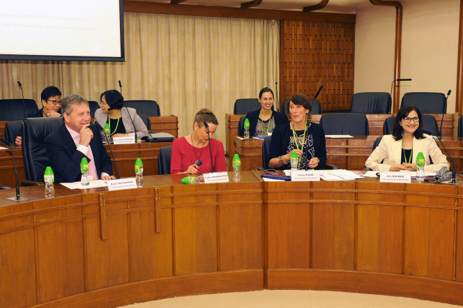 Front row, from left: Professor Peter Mathieson, HKU President and Vice-Chancellor; Ms Trudie McNaughton, Pro Vice-Chancellor (Equity), University of Auckland; Professor Jenny Dixon, Deputy Vice-Chancellor (Strategic Engagement), University of Auckland; Professor Ann Brewer, Dean of Sydney Campus, University of Newcastle, Australia