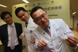 The joint research team from CUHK and HKU demonstrates interventional procedure using 3D printed silicone cardiac models.