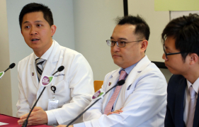 中大醫學院心臟科名譽臨床助理教授張誠謙醫生(左)表示， 3D打印技術的應用，對處理較複雜的心臟科介入治療個案有很大幫助。