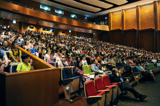 百周年校園李兆基會議中心大會堂舉行入學講座