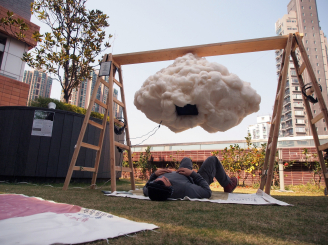 裝置藝術《吉澳的雲》以配合活動主題《從也斯的多面向出發 －－ 守望香港 》