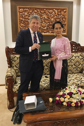 HKU President Professor Peter Mathieson and Daw Aung San Suu Kyi