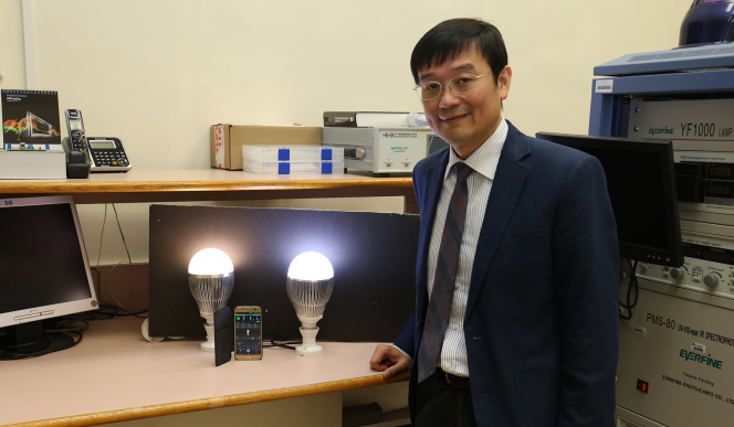 許樹源教授團隊研發可準確調節LED照明光暗度和色溫的智能系統，是重要的理論和技術的突破