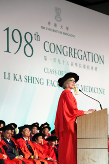 香港大學舉行第198屆學位頒授典禮 頒授名譽博士學位予傑出科學家珍妮花‧杜德納教授