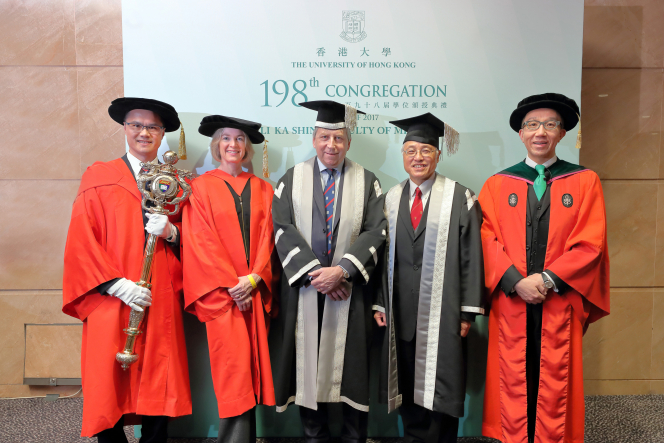香港大學舉行第198屆學位頒授典禮，頒授名譽博士學位予傑出科學家珍妮花‧杜德納教授。
