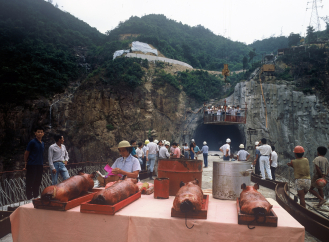 Refreshments to celebrate the completion of the second Lion Rock Tunnel in 1978 ©Heather Coulson