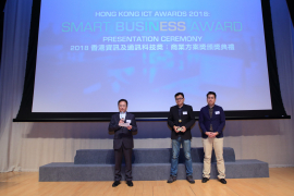 有光科技日前獲頒「商業方案（商業及公營機構）金獎」 ，李安國教授於得獎後致辭。