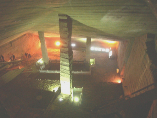 Inside view of Longyou Grottoes in January 2003 (taken by Professor Z.Q. Yue)