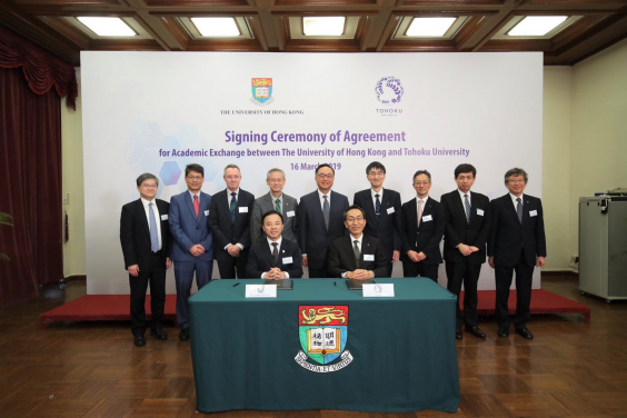 Professor Xiang Zhang, President and Vice-Chancellor of HKU, signed an agreement with Professor Hideo Ohno, President of Tohokudai on collaboration in transformative AI and robotics technologies.