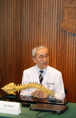 Professor Kenneth Cheung explained the non-fusion scoliosis surgery by vertebral body tethering.
