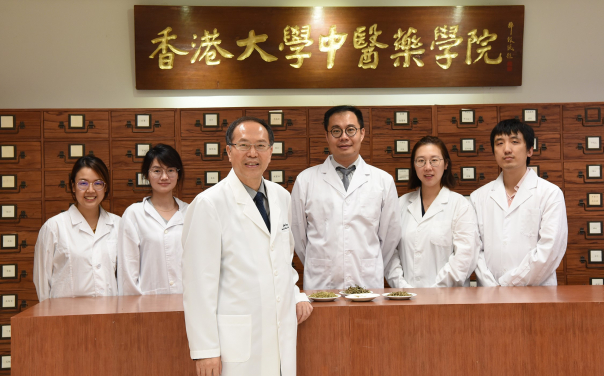 The research team led by Dr Feng Yibin (left 3), Associate Director of the School of Chinese Medicine, HKUMed discovers previously unidentified mechanisms of obesity-induced insulin resistance and new biomarker of anti-diabetic Miao medicine, signaling a breakthrough for a new direction towards research in treating obesity-related diseases.
