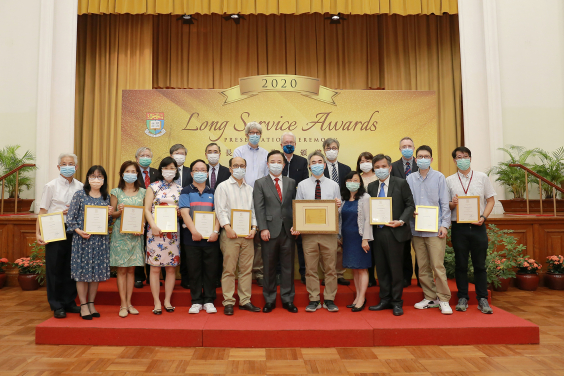 HKU honours over 270 long-serving staff members  