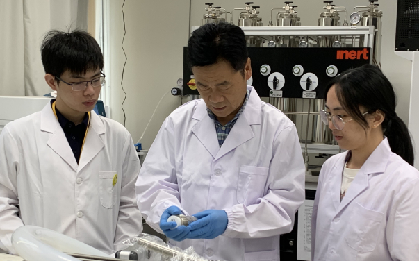 Professor GUO discussing research progress and findings with his team.
 