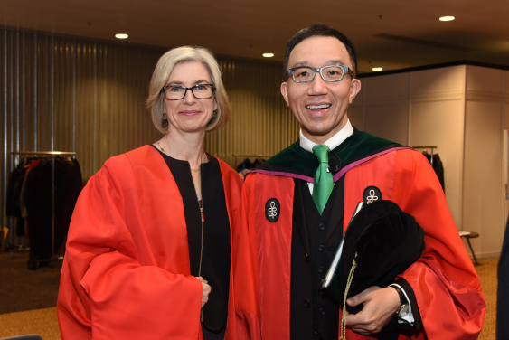 Professor Jennifer A Doudna, Nobel Laureate in Chemistry (left) and Professor Gabriel Leung, Dean of Medicine, HKU, at HKUMed’s 130th Anniversary cum 198th Congregation, held on December 17, 2017. 