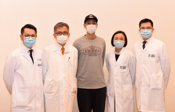 HKUMed introduces Hong Kong's first CAR-T cell therapy for blood cancer patients. (From left: Professor Eric Tse Wai-choi, Professor Kwong Yok-lam, patient Mr Lau, Dr Joycelyn Sim Pui-yin and Dr Thomas Chan Sau-yan).
 