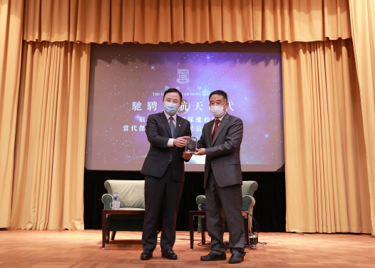 HKU President Professor Xiang Zhang and Mr Hu Hao, Chief Designer of the Third Stage of China's Lunar Exploration Programme

 