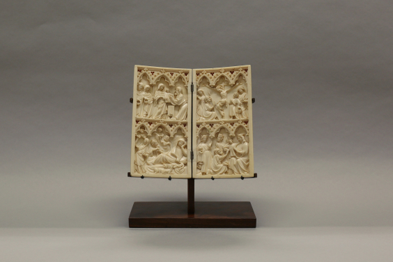 Diptych
Anonymous
Paris, France, ca. late 14th century
Ivory
H: 15.2 cm; W: 8.3 cm
The McCarthy Collection
Image Courtesy of the University Museum and Art Gallery, HKU