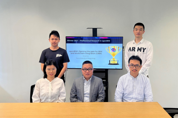 The award winning team
(front row from left) Dr Jinying Xu, Professor Wilson Lu and Dr Frank Xue; (at the back from left) Mr. Liupengfei Wu and Mr. Rui Zhao
