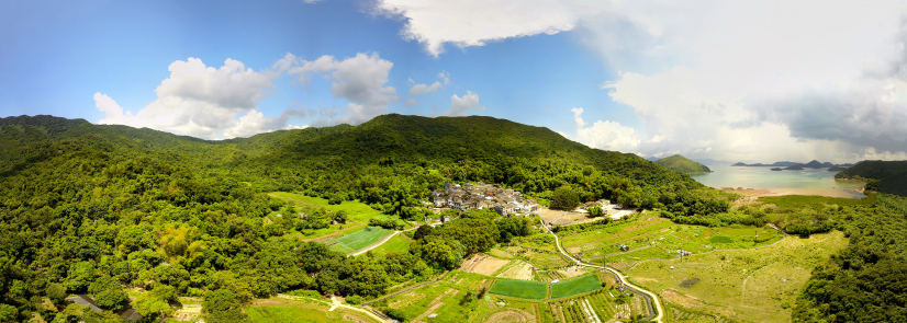 Surrounded by green hills, clear water and sea, Lai Chi Wo is a tranquil Hakka village settlement situated in a Fengshui cultural landscape with primitive simplicity