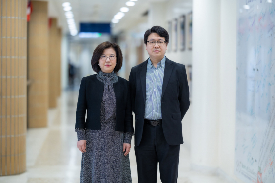 Professor Cynthia Kar Yung Yiu, and Dr James Kit Hon Tsoi from the Faculty of Dentistry, HKU