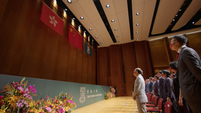HKU holds flag-raising ceremony to celebrate the 73rd anniversary of the founding of the People’s Republic of China
 