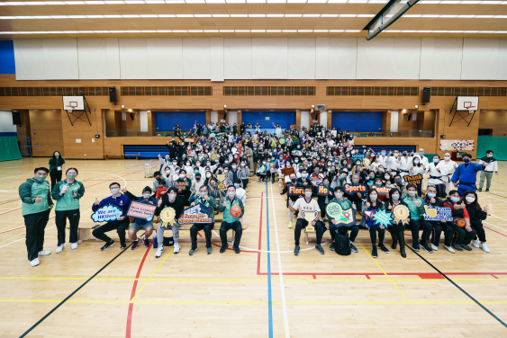 HKU students, alumni and staff gathered to bid farewell to the Flora Ho Sports Center.