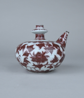Kendi 
Ming dynasty, Hongwu period (1368–98), Jingdezhen
Porcelain with underglaze-red decoration
H. 17 cm