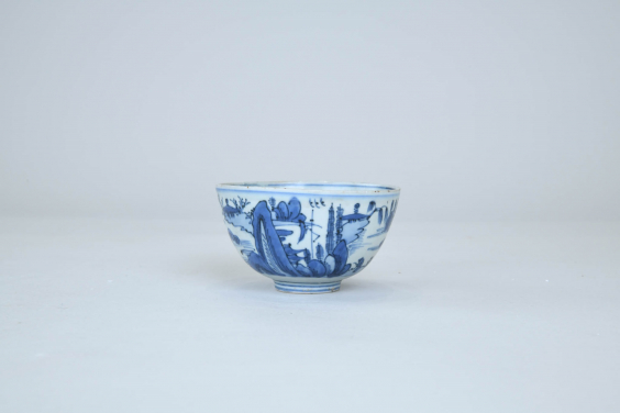 碗 
明萬曆（1573–1620年）
青花瓷
高5厘米，直徑9厘米
HKU.C.1966.0302