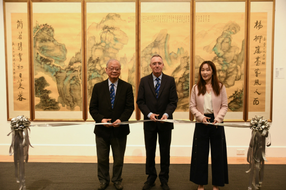 (From left) Ribbon-cutting ceremony by Director of Jao Tsung-I Petite Ecole of HKU Professor C. F. Lee, Vice-President and Pro-Vice-Chancellor (Teaching and Learning) of HKU Professor Ian Holliday and Curator (Education) of UMAG of HKU Ms Elena Cheung.