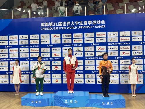 HKU Sports Scholar Cheung Loi Chit wins a silver medal in the Nangun category of the Wushu competition