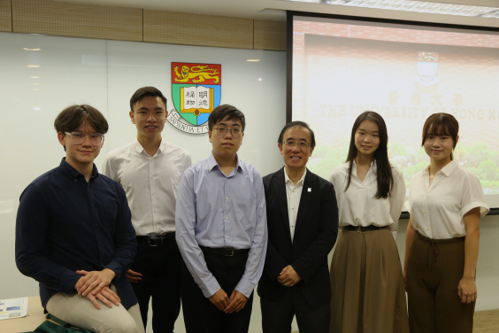 (from left) HARMON Payton James - BA&BED (LangEd)-Eng; CHEUNG Tsz Kin Kenneth - MBBS; SZE Chun Hei Isaac - BASc (AppliedAI); Professor Bennett Yim, Director of Undergraduate Admissions and International Student Exchange, HKU; KU Ping Sum Icy and CHENG Yi Ching Eden - MBBS