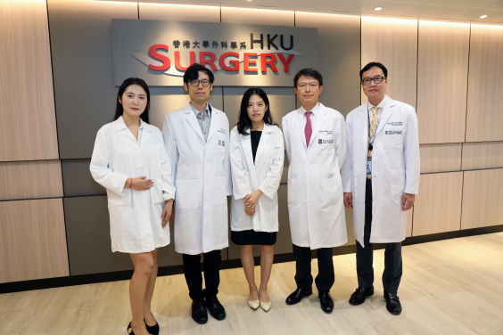 HKUMed finds increased healthcare utilisation and worsened clinical outcomes following post-operative use of opioids. Members of the research team include: (from left) Li Lanlan, Dr Carlos Wong King-ho, Liu Xiaodong, Professor Brian Lang Hung-hin, and Professor Cheung Chi-wai.
 